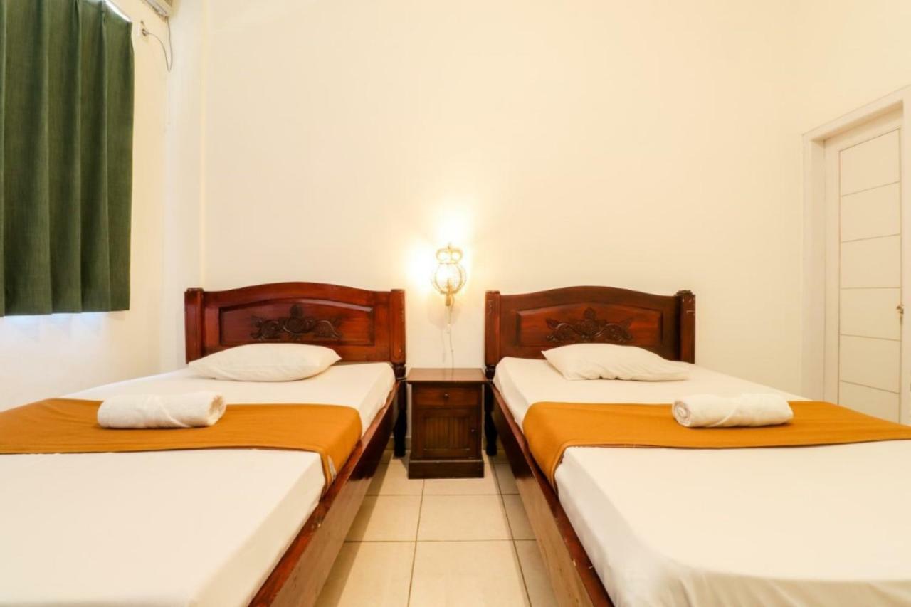 Palmyra Hostel Malang Kültér fotó