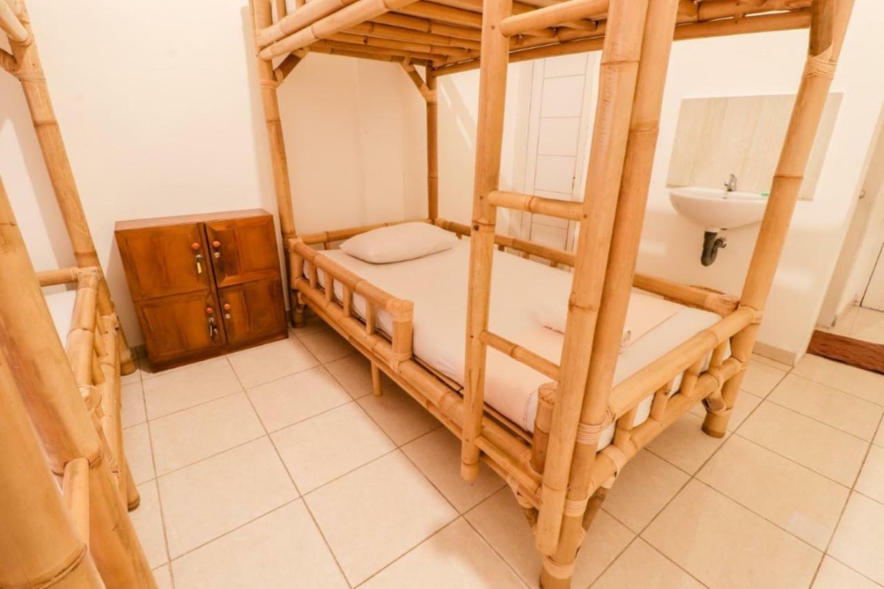 Palmyra Hostel Malang Kültér fotó